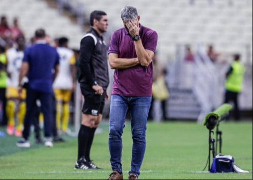TÃ©cnico Vojvoda no jogo Fortaleza x RetrÃ´, no CastelÃ£o, pela Copa do Brasil 2024