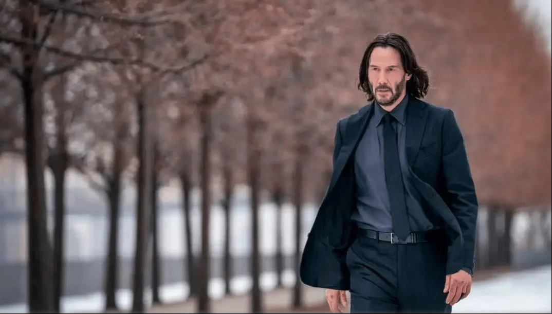 Keanu Reeves estará no quinto filme da franquia “John Wick”. O produtor Adam Fogelson confirmou a presença do astro em um comunicado enviado à revista “Entertainment Weekly”. “Mal podemos esperar para que o público veja onde essa jornada vai nos levar”, afirmou.