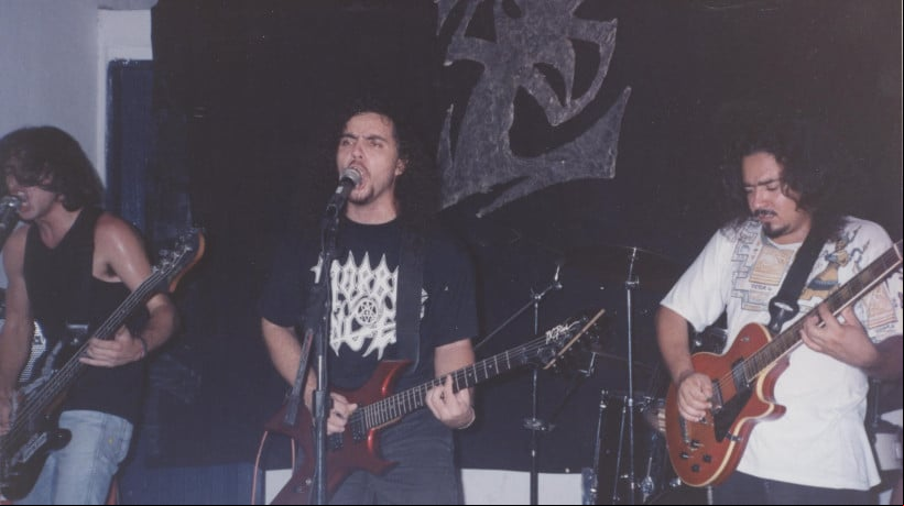 Banda Siege Of Hate em apresentação no Cidadão do Mundo em 1997; George Frizzo, músico do grupo e sociólogo, organizou livro sobre história do rock em Fortaleza